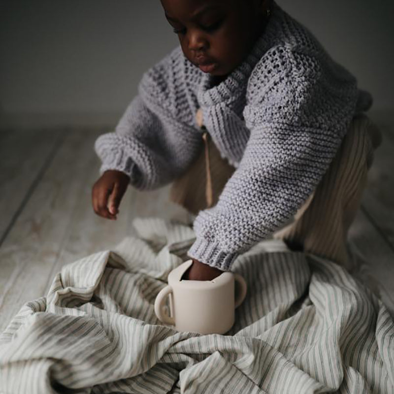 Mushie® Silikonska posodica za prigrizke Shifting Sand Mushie