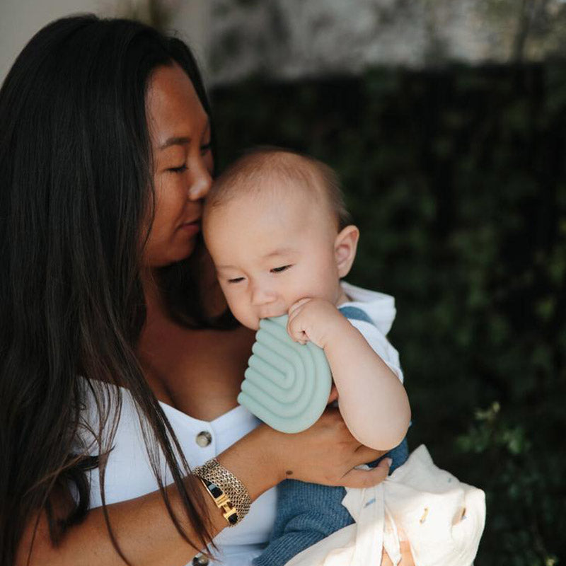 Mushie® Grizalo mavrica Cambridge Blue Mushie