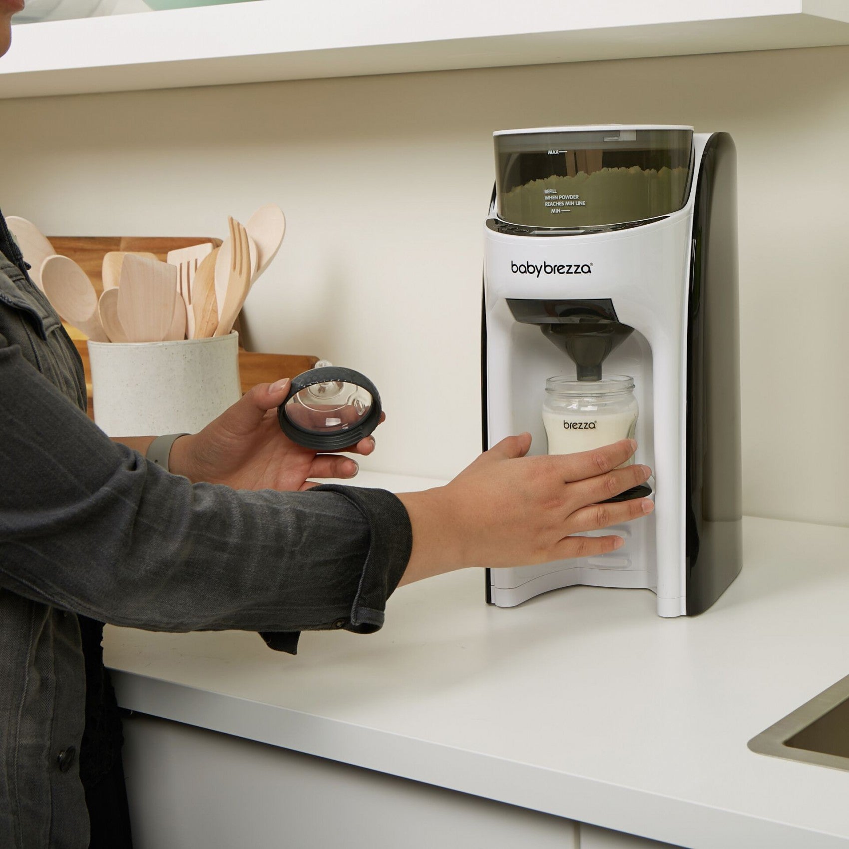 Baby Brezza® Aparat za pripravo adaptiranega mleka Pro Advanced White Baby Brezza