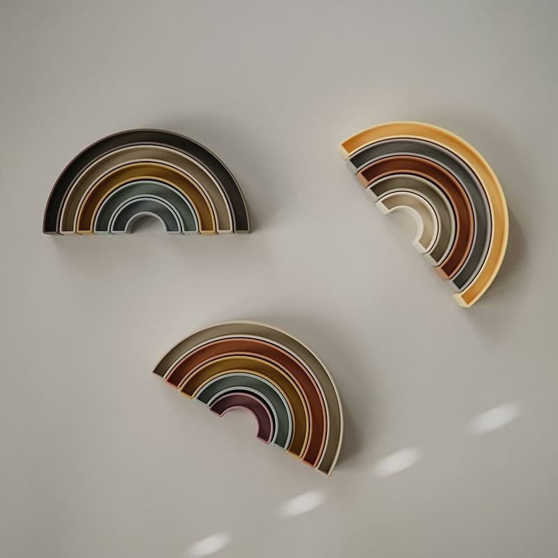 Mushie® Mavrica za zlaganje Rainbow Tropical Mushie