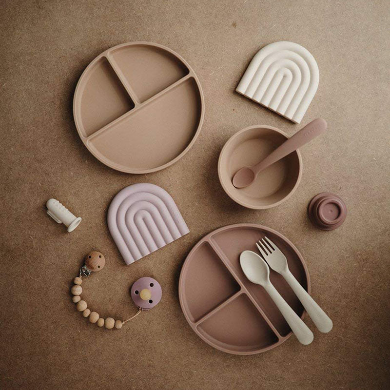 Mushie® Silikonski krožnik z vakumskim dnom Soft Lilac Mushie