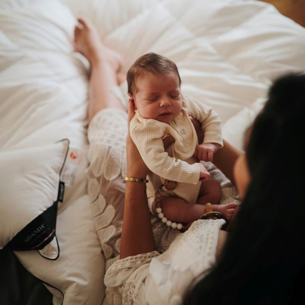 Mushie® Držalo za dudo EVA Pale Taupe Mushie