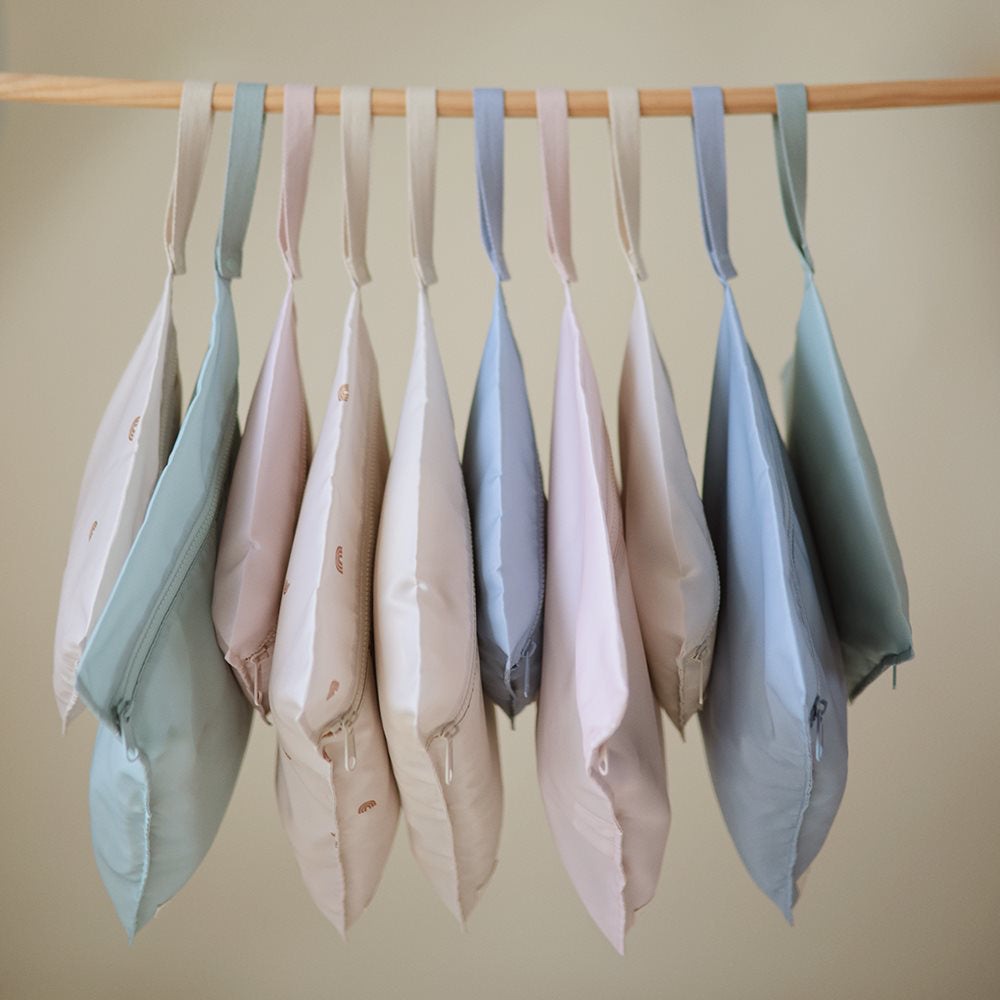 Mushie® Vodoodporna torbica za shranjevanje 2 kosa Roman Green Mushie