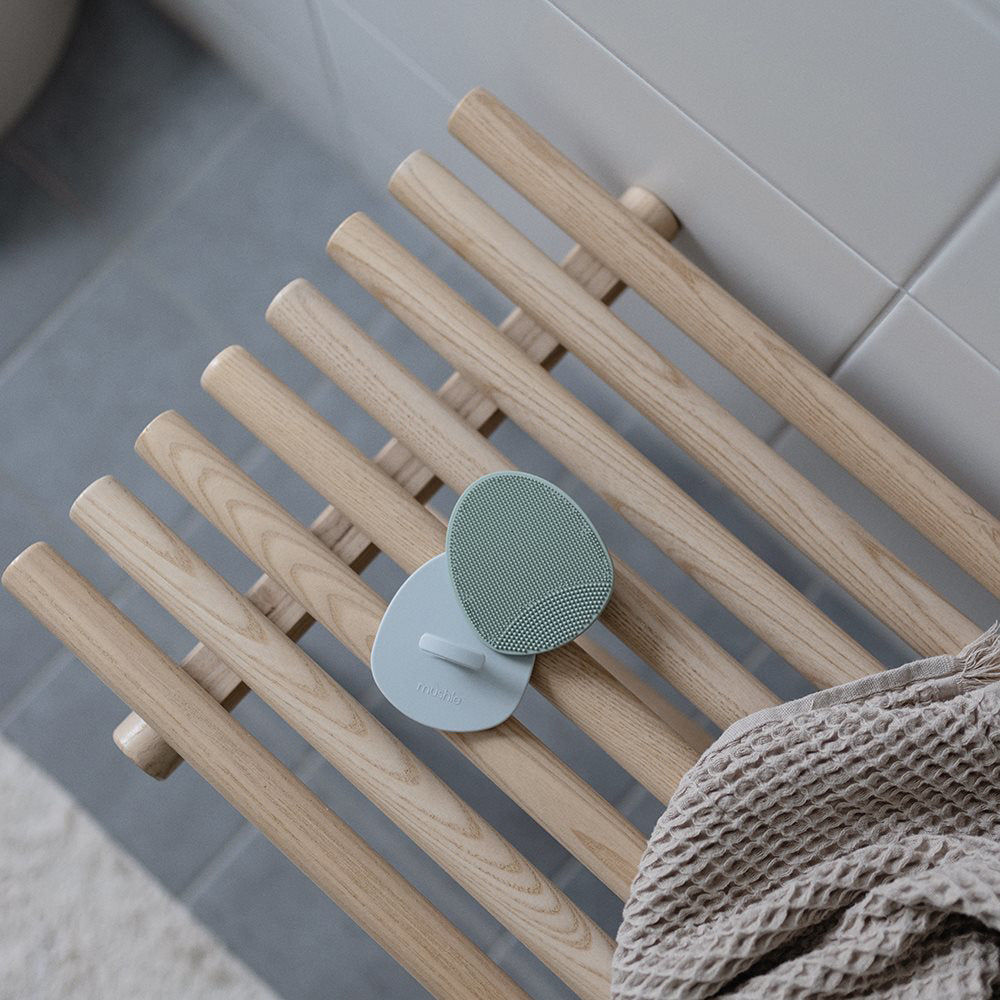 Mushie® Silikonska krtača za odstranjevanje lusk 2 kosa Blush/Shifting Sand Mushie