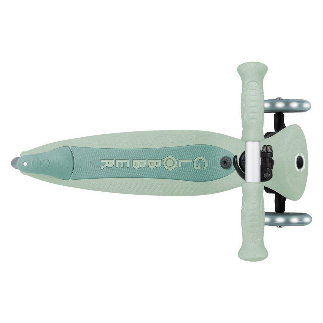 Globber® Zložljivi otroški skiro GO UP Active ECO s svetlečimi kolesi Pistachio Globber