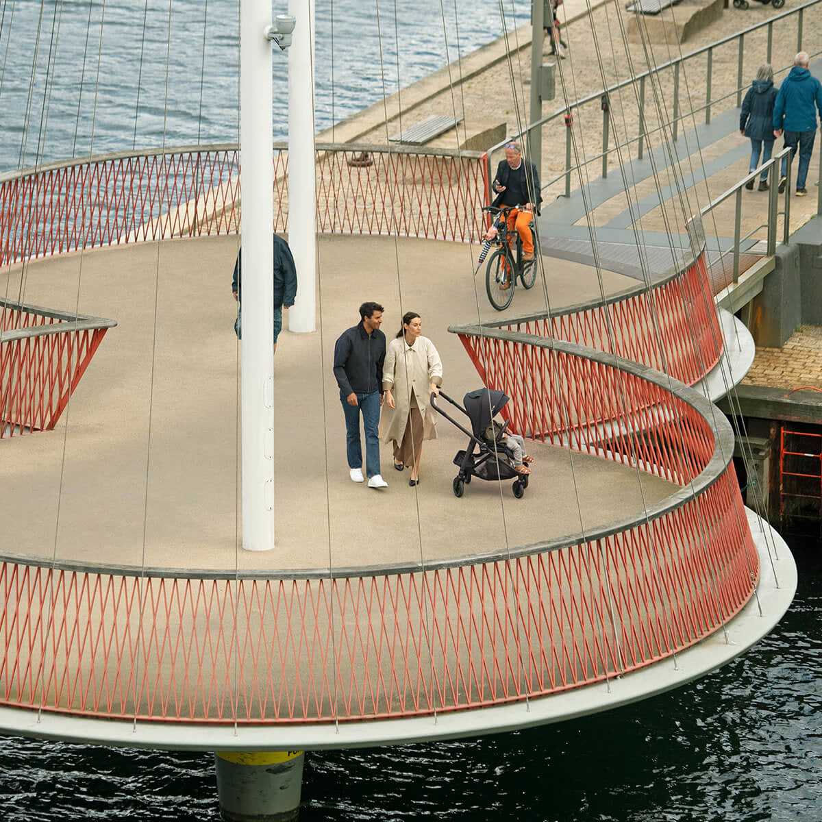 Nuna® Otroški voziček Swiv™ Caviar Nuna