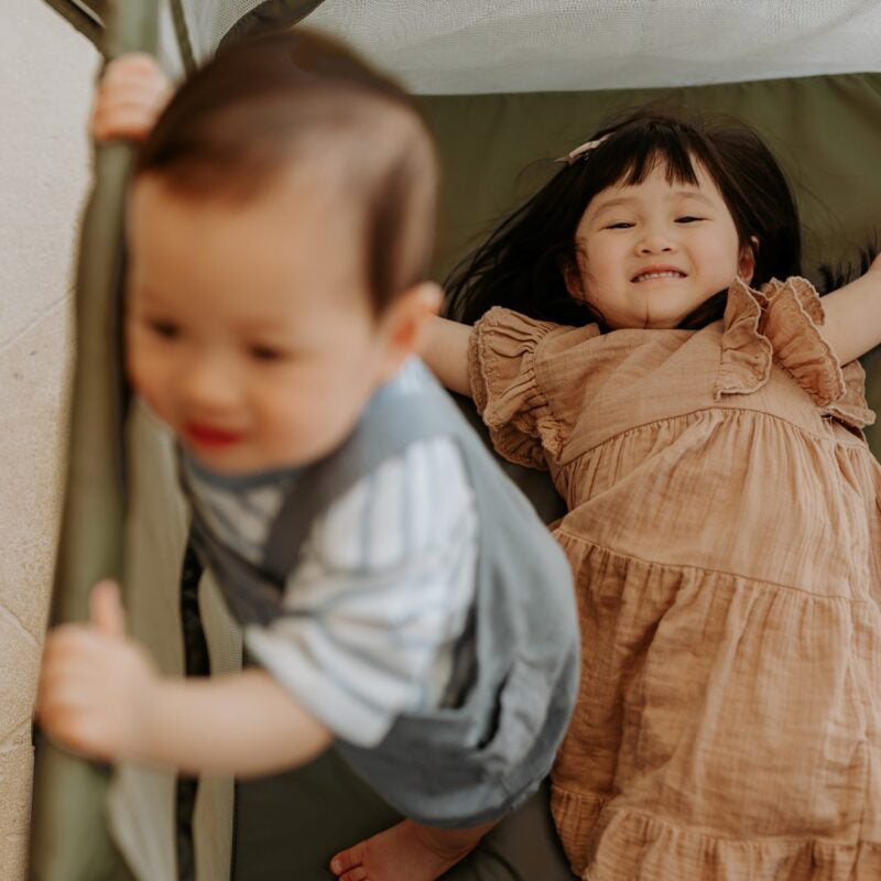 AeroMoov® Prenosna posteljica Green Moss AeroMoov