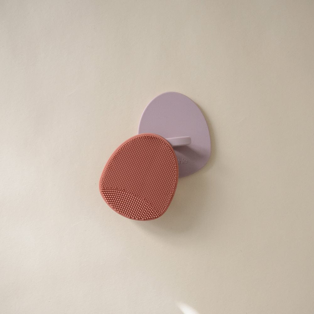 Mushie® Silikonska krtača za odstranjevanje lusk 2 kosa Rose/Soft Lilac Mushie