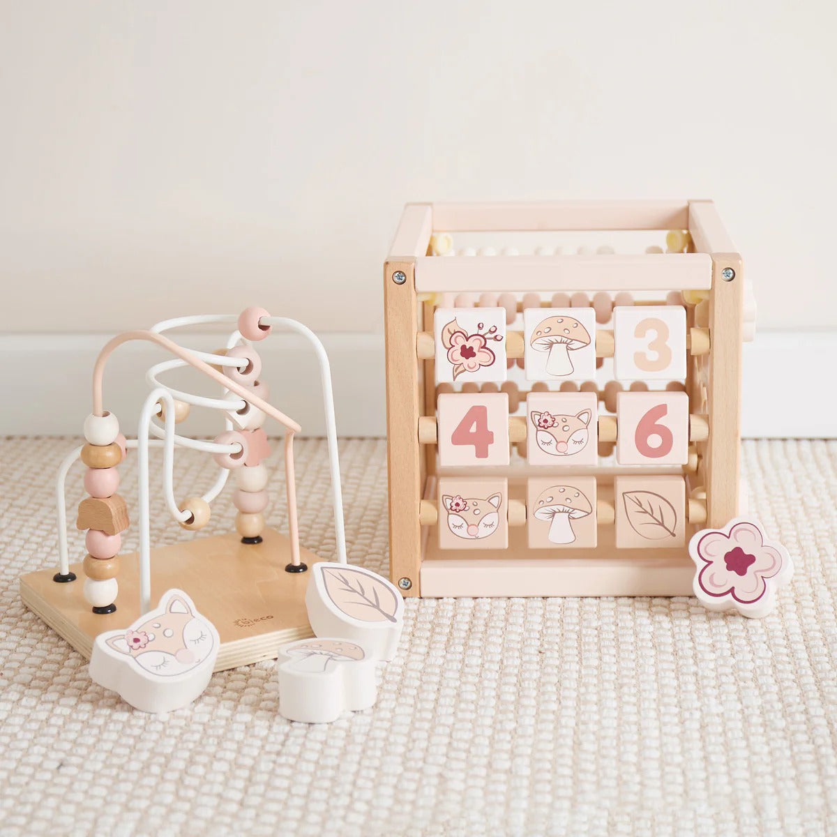 Bieco® Lesena aktivnostna kocka Deer Ella Bieco