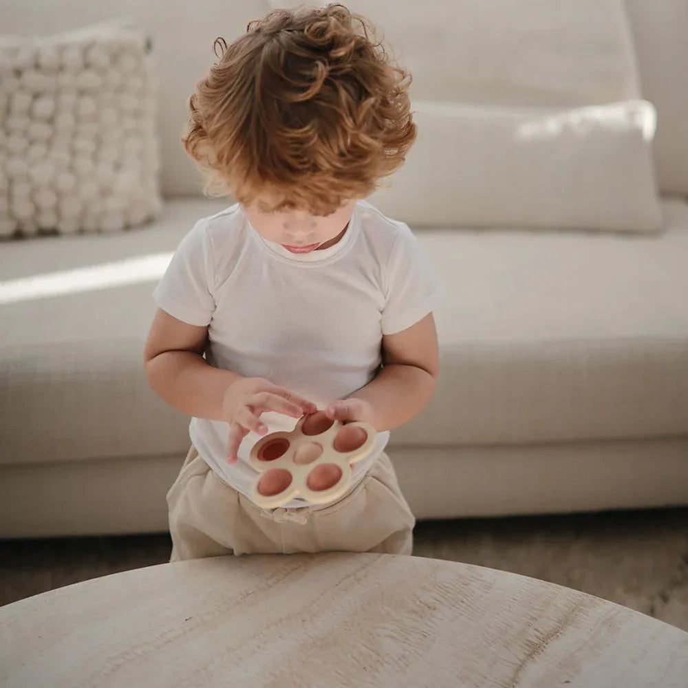 Mushie® Otroška igrača POP-IT Flower Dried Thyme/Natural/Shifting Sand - Evitas