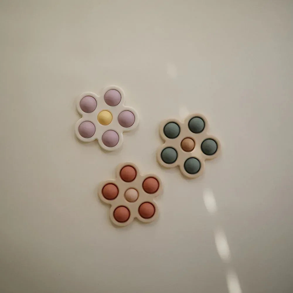 Mushie® Otroška igrača POP-IT Flower Dried Thyme/Natural/Shifting Sand Mushie