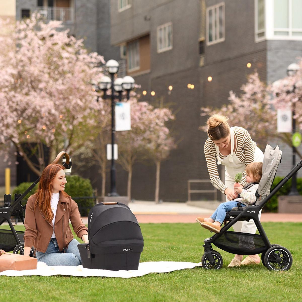 Nuna® Otroški voziček Triv™ Next Caviar Nuna