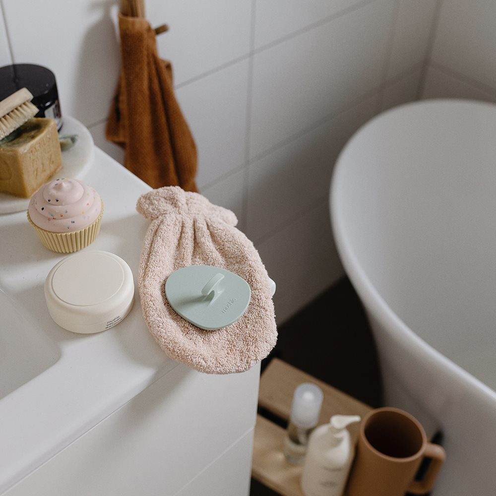 Mushie® Silikonska krtača za odstranjevanje lusk 2 kosa Natural/Cambridge Blue Mushie