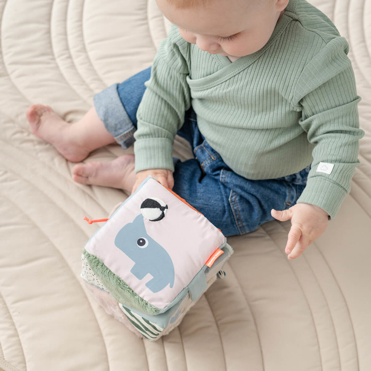 Done by Deer® Zložljiva raziskovalna kocka Deer Friends Done by Deer