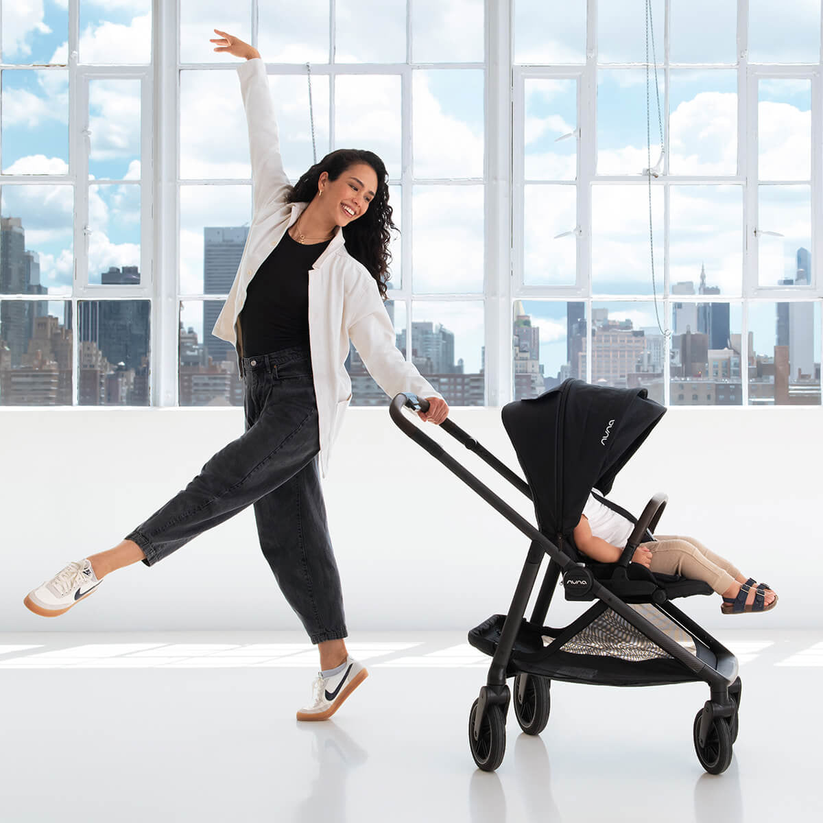 Nuna® Otroški voziček Swiv™ Caviar Nuna