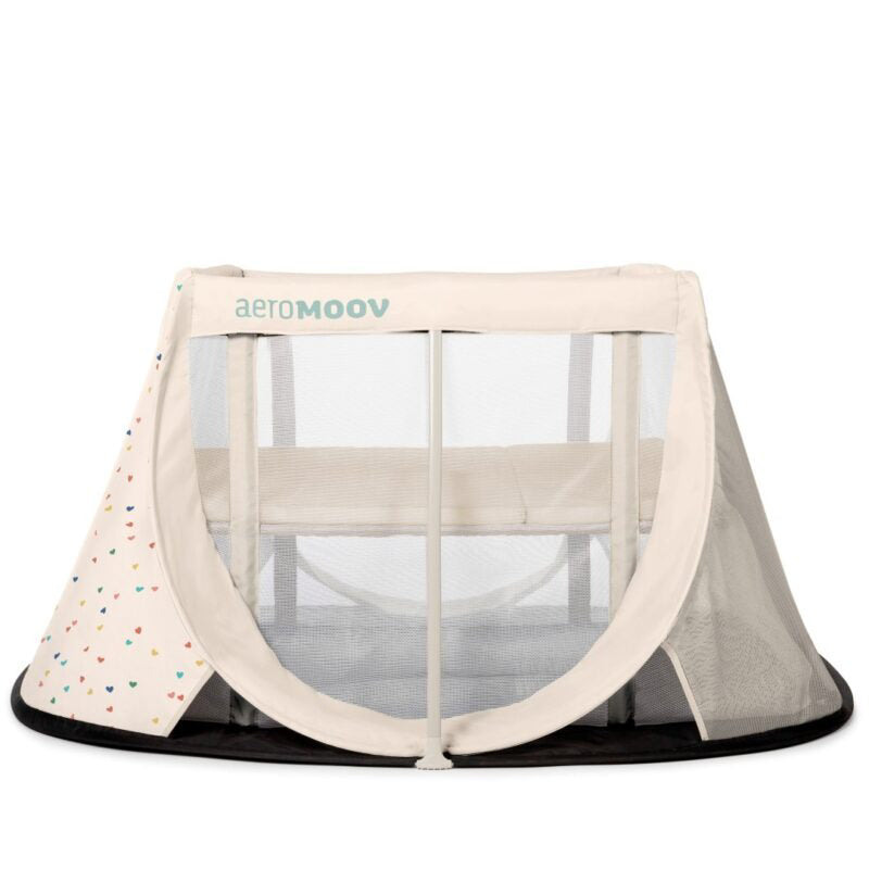 AeroMoov® Prenosna posteljica Confetti Hearts AeroMoov