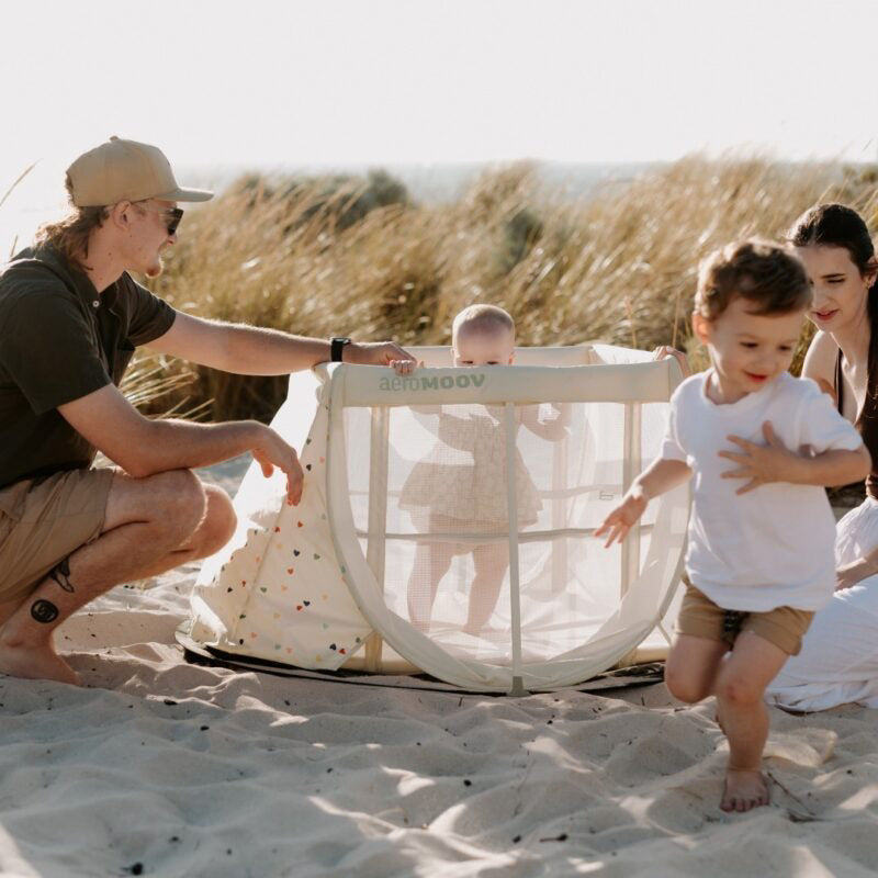 AeroMoov® Prenosna posteljica Confetti Hearts AeroMoov