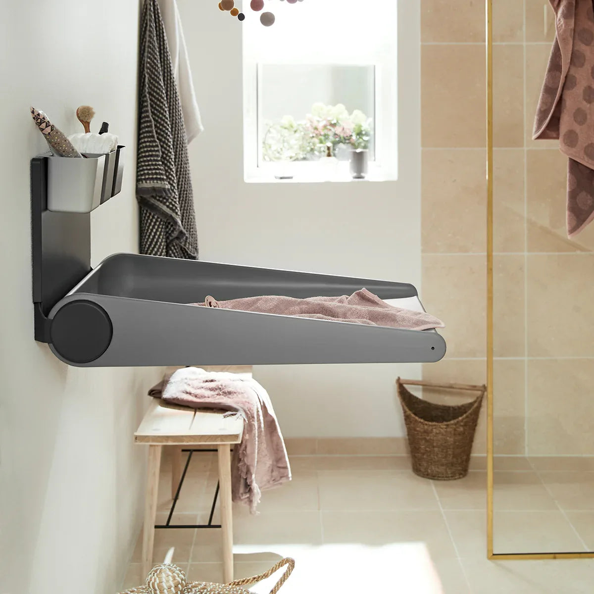 Leander® Stenska previjalna postaja Wally ™ Dusty Grey Leander