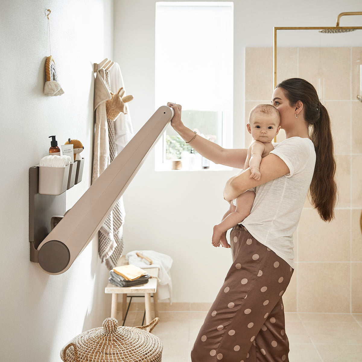 Leander® Stenska previjalna postaja Wally ™ Cappucino Leander