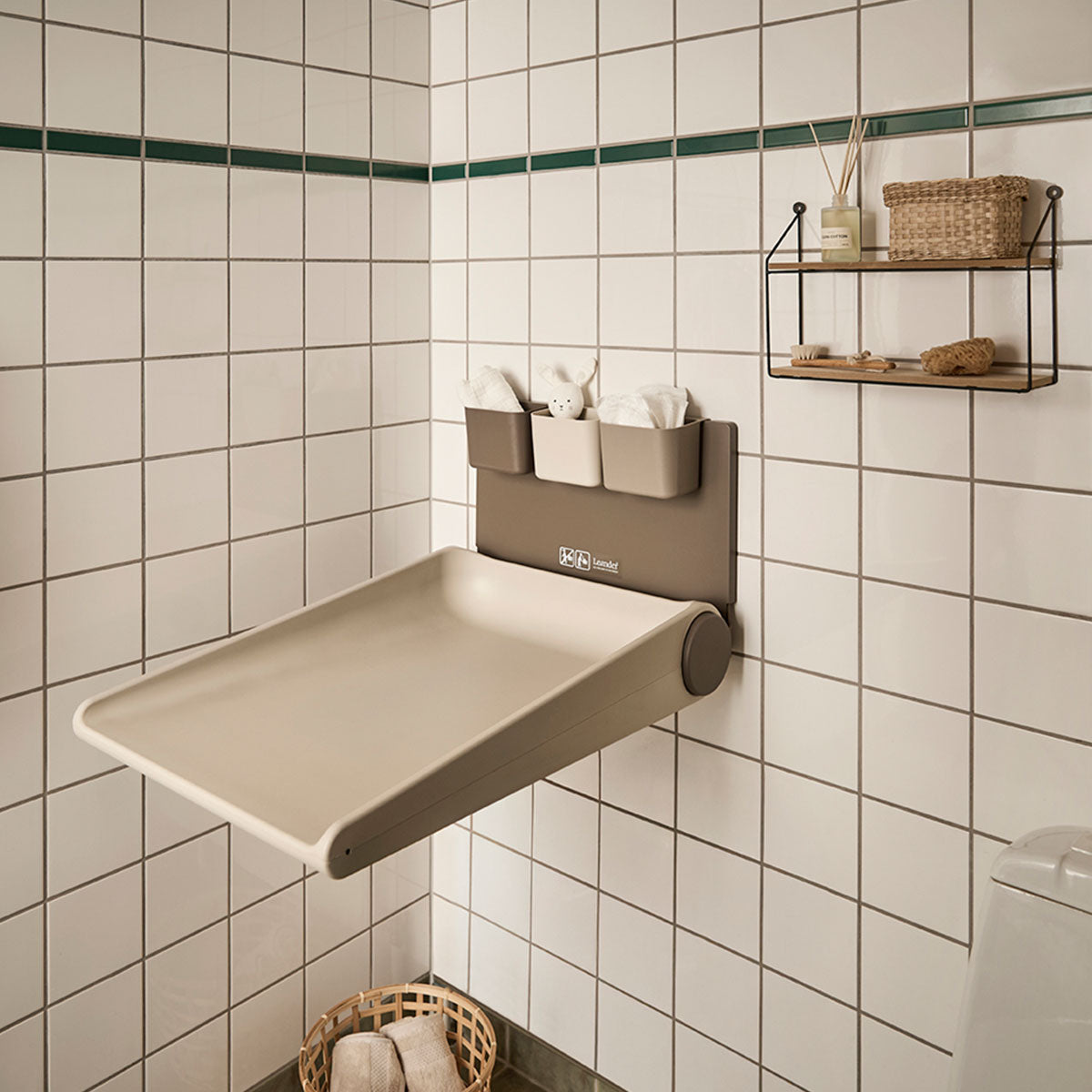 Leander® Stenska previjalna postaja Wally ™ Cappucino Leander