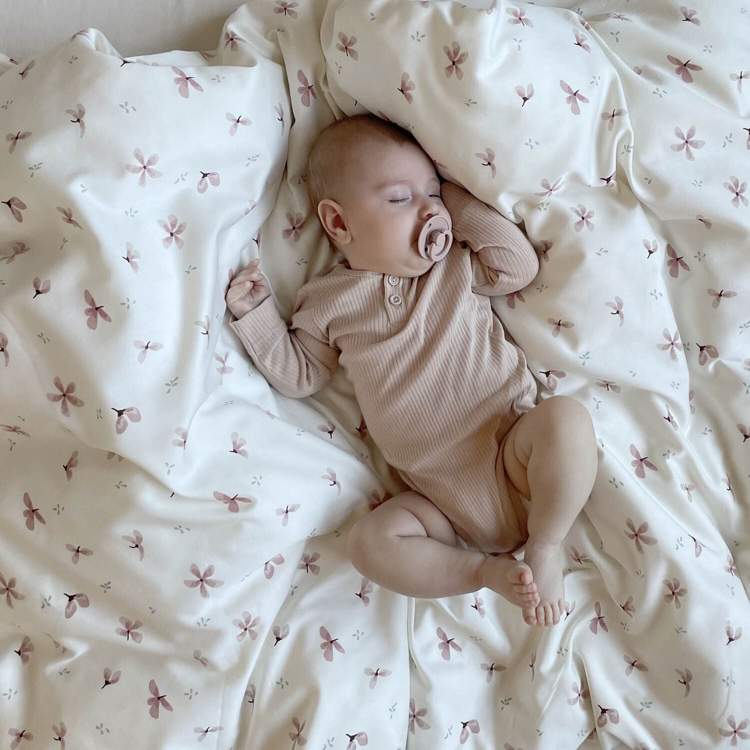 CamCam® Otroška posteljnina BABY 70x100 Windflower Creme Baby Cam Cam Copenhagen