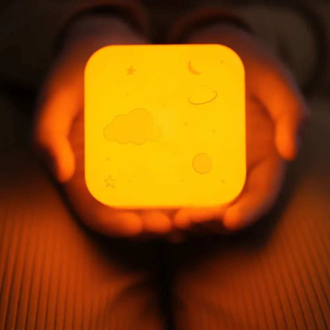 Cloud B® Cube B Nočna lučka Vesolje Cloud B