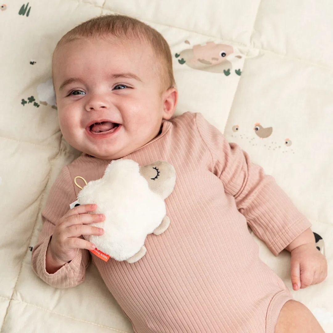 Done by Deer® Mehka senzorična ropotuljica Sheepy Sand Done by Deer