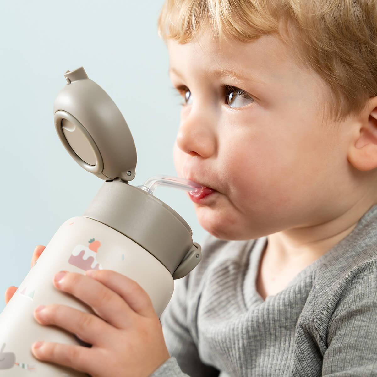 Done by Deer® Termo steklenička s slamico 340 ml Celebration Sand Done by Deer