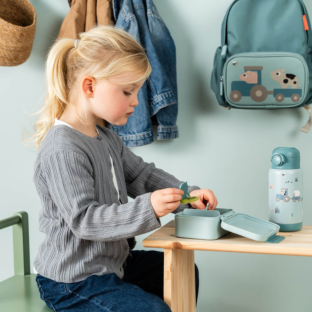 Done by Deer® Termo steklenička s slamico 340 ml Tiny farm Blue Done by Deer