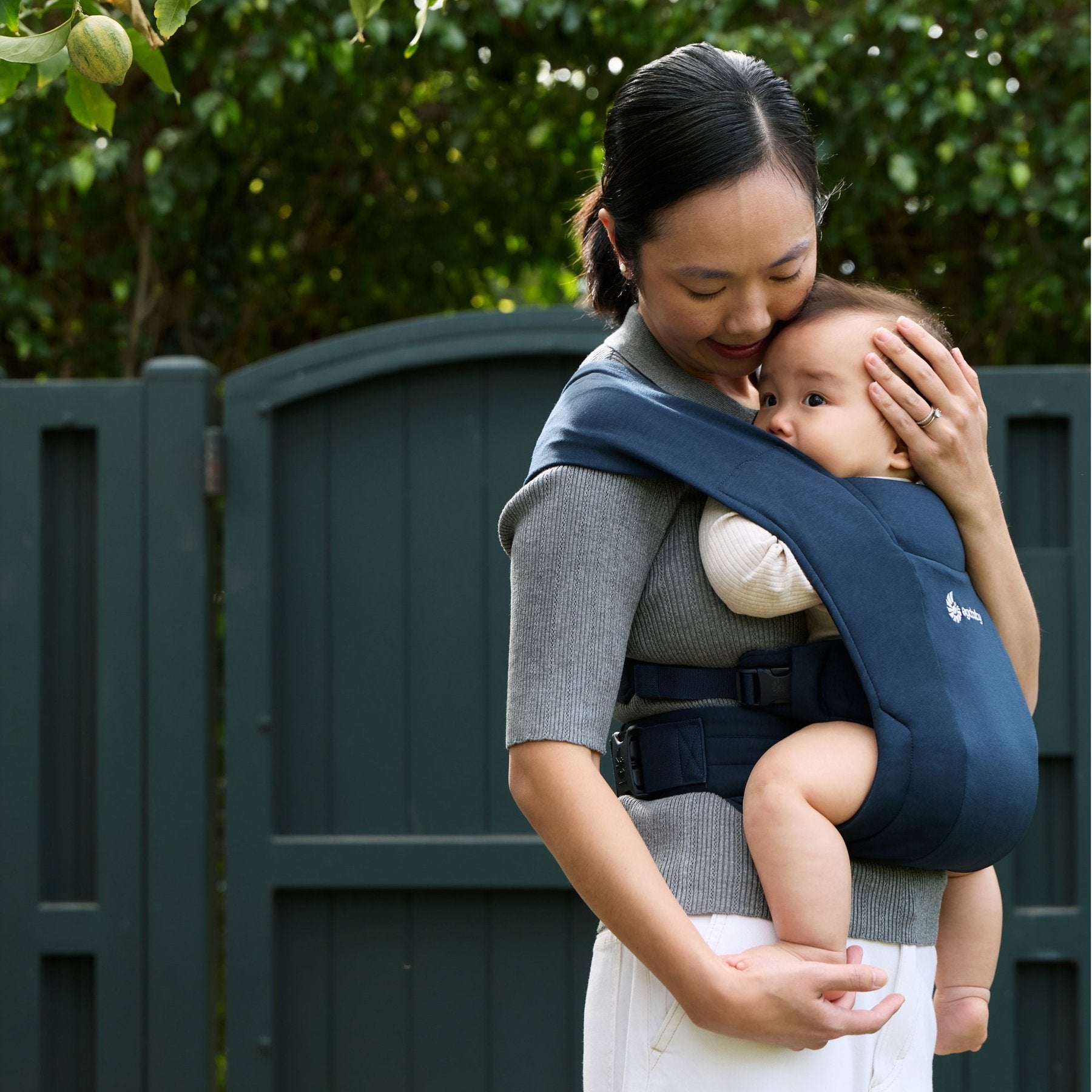Ergobaby® Nosiljka Embrace Midnight Blue