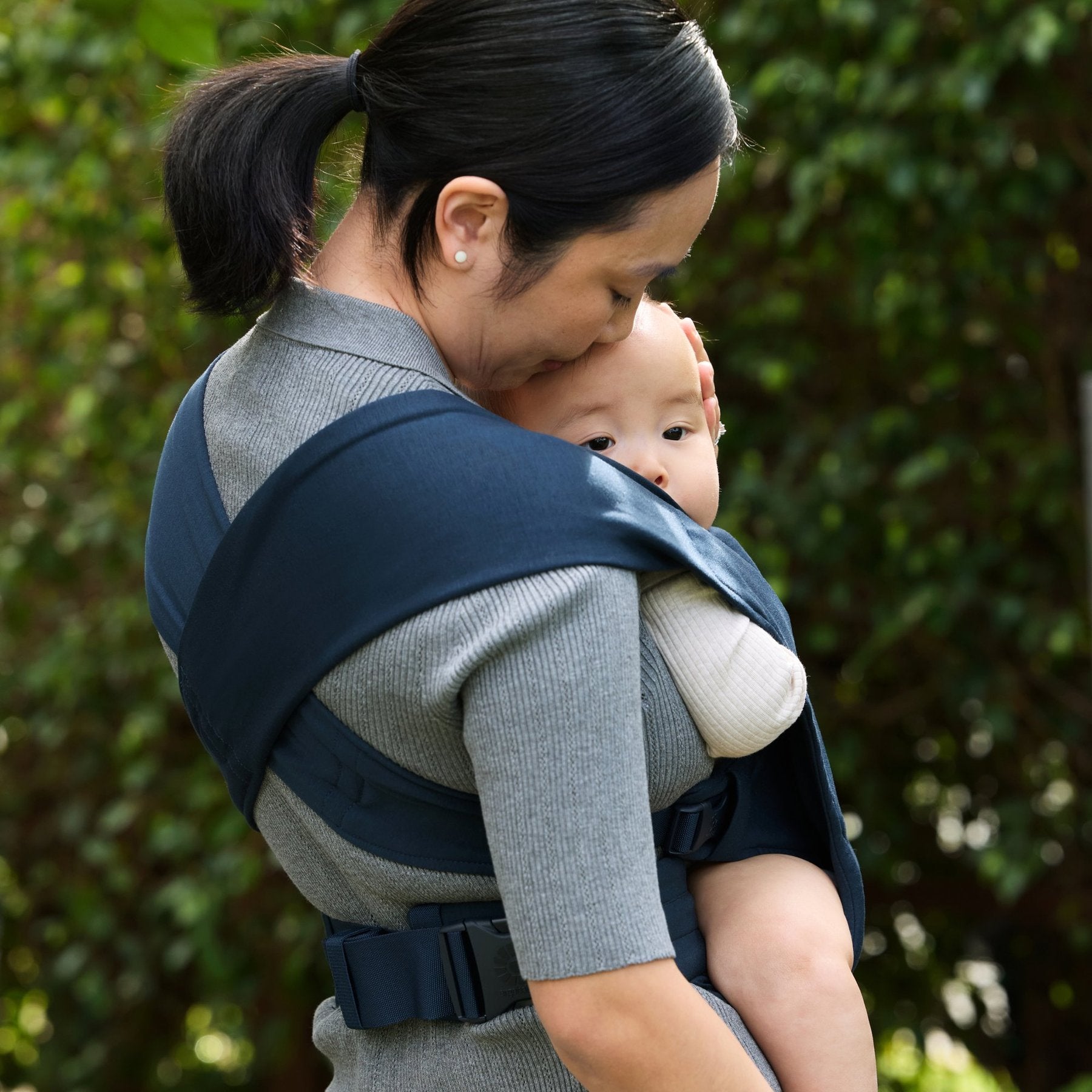 Ergobaby® Nosiljka Embrace Midnight Blue