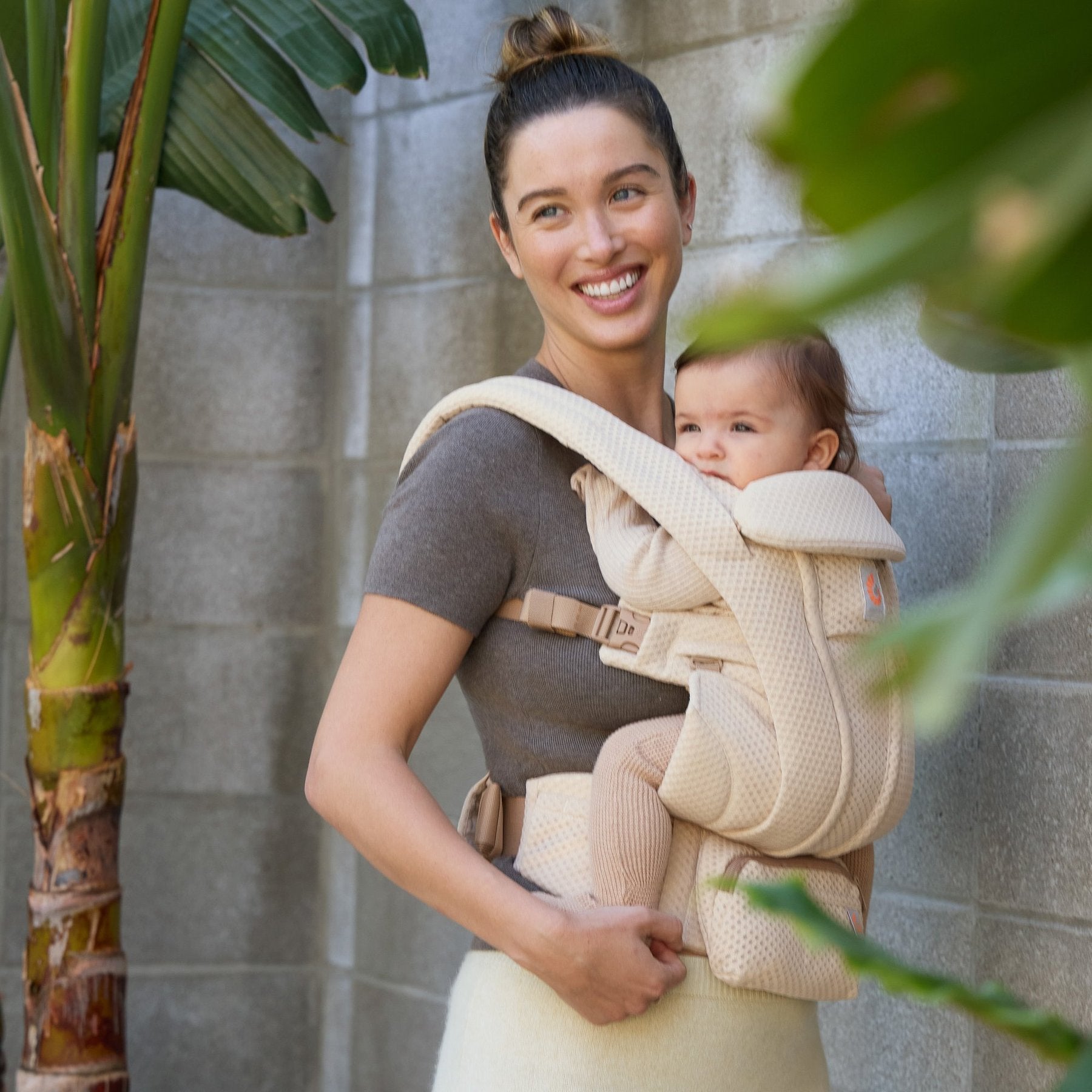 Ergobaby® Nosilka Omni Deluxe Mesh Natural Beige