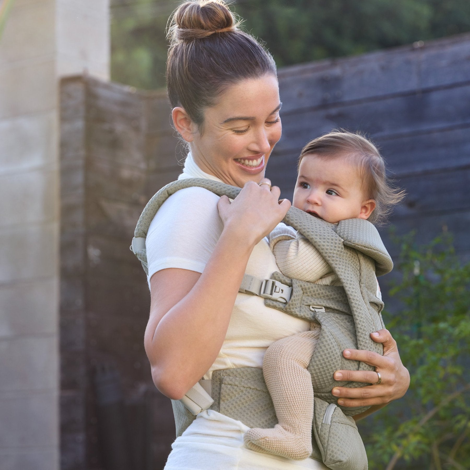 Ergobaby® Nosiljka Omni Deluxe Mesh Soft Olive