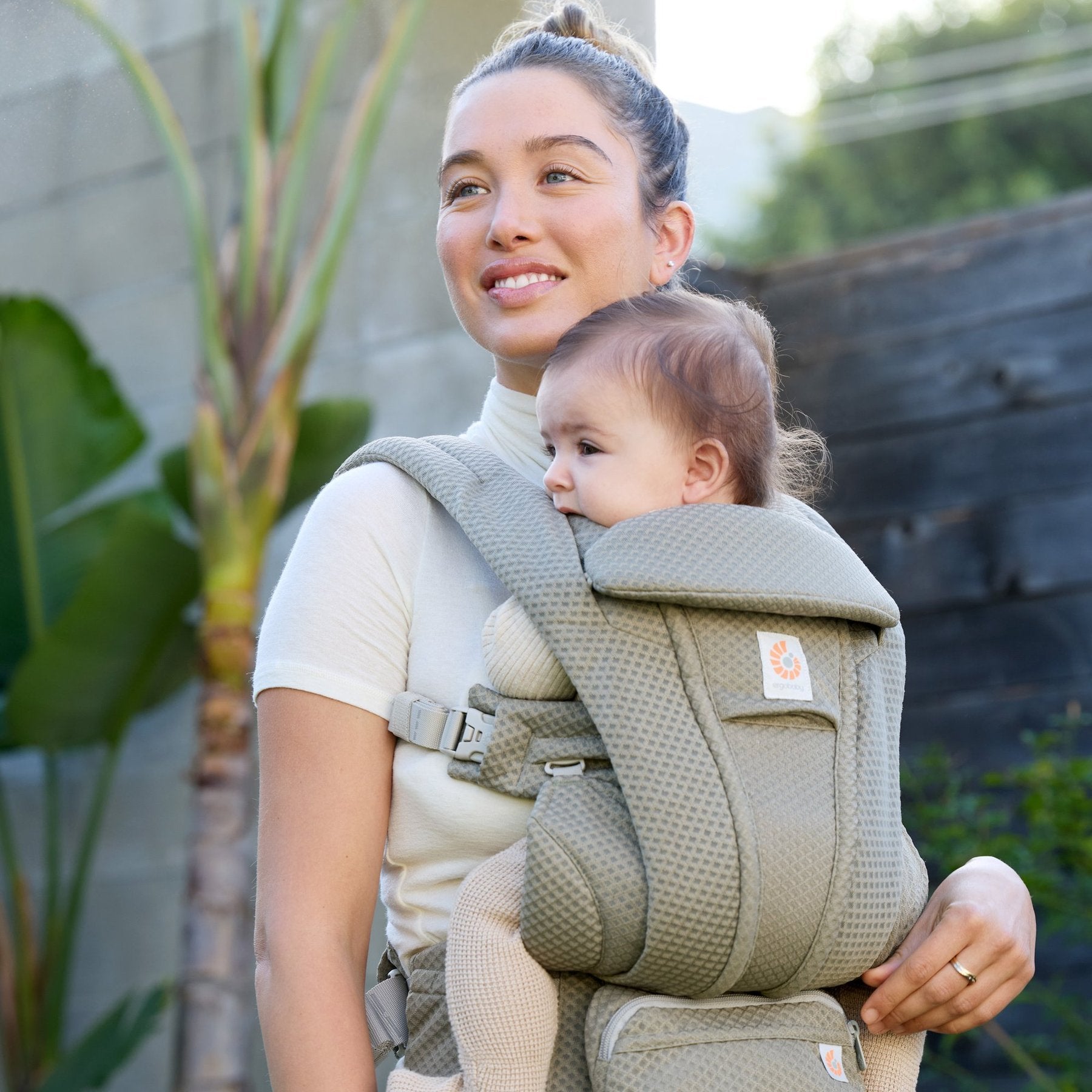 Ergobaby® Nosiljka Omni Deluxe Mesh Soft Olive