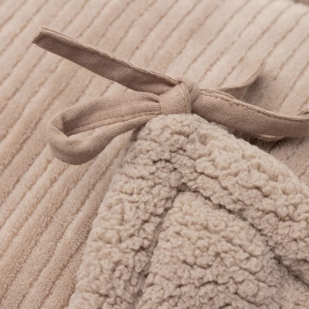 Jollein® Obroba za posteljico Cloudy Rib 180x30 Milky Coffee Jollein