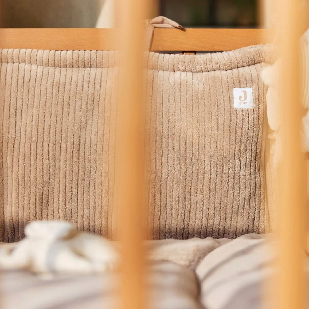 Jollein® Obroba za posteljico Cloudy Rib 180x30 Milky Coffee Jollein