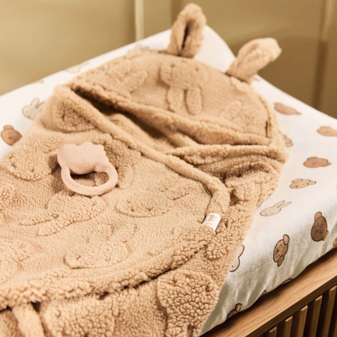 Jollein® Odeja za avtosedež Miffy Jacquard Teddy Biscuit 105x100 Jollein