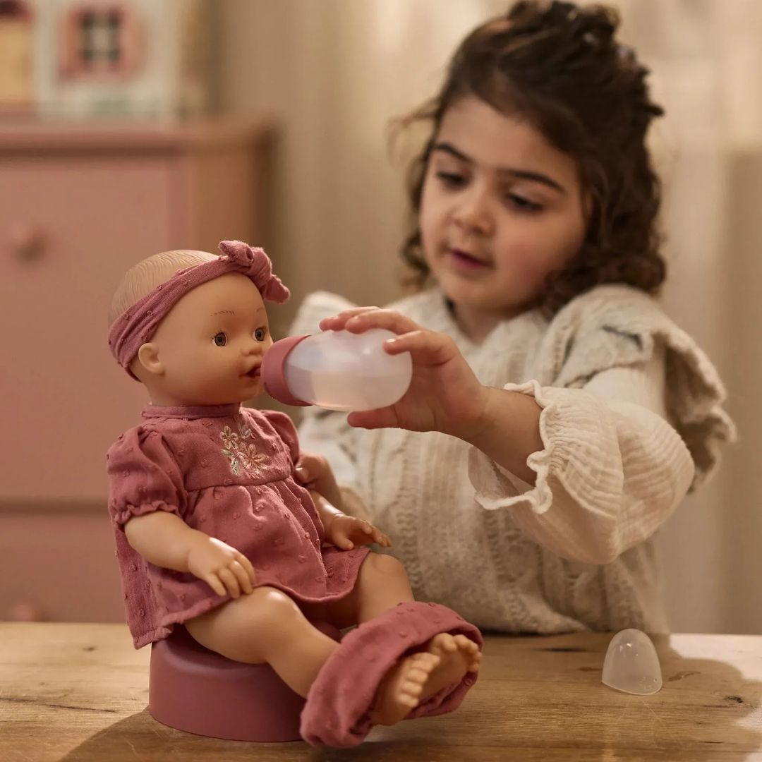 Little Dutch® Punčka ki pije in lula Livia
