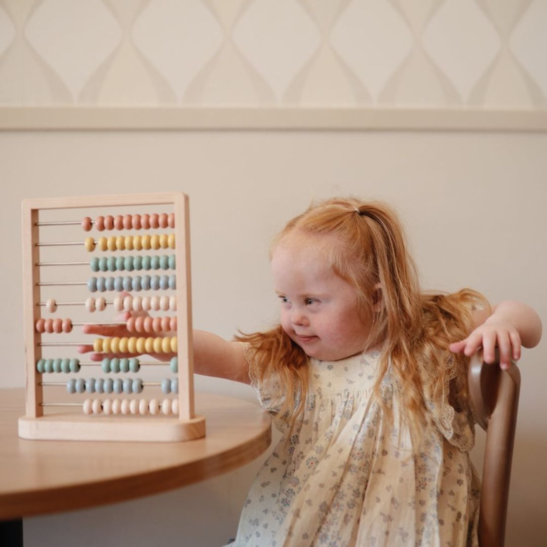 Mushie® Abakus iz lesa Mushie