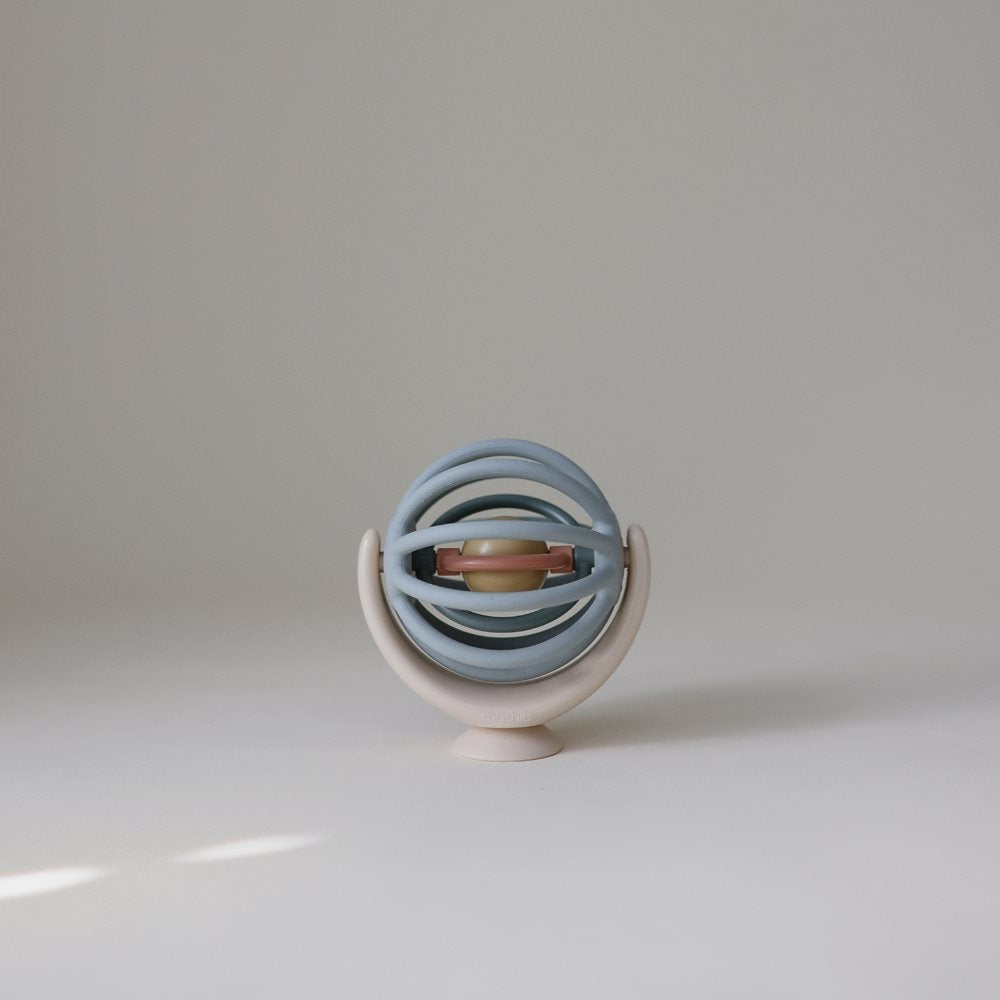 Mushie® Silikonska igrača Spinner Ball Mushie