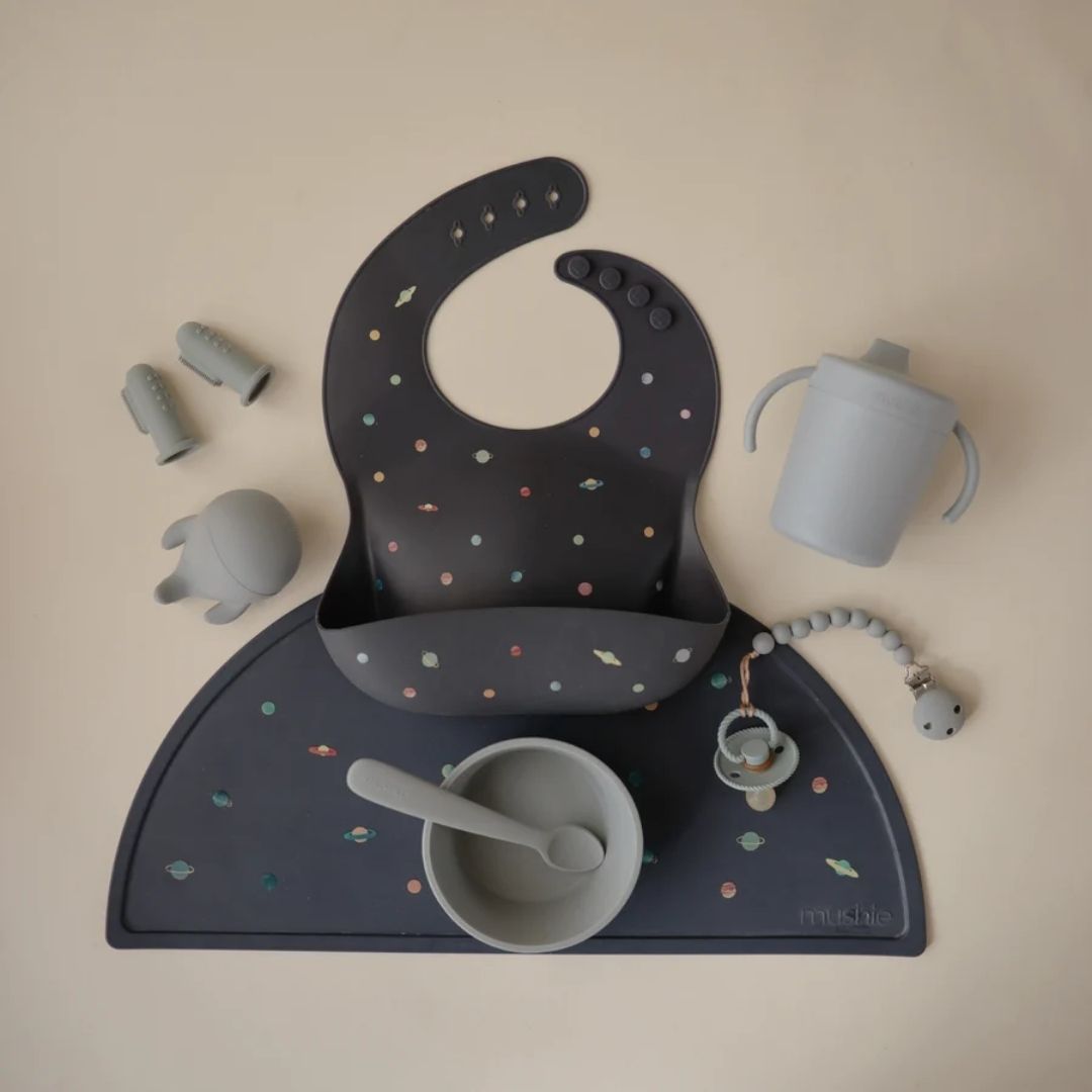 Mushie® Silikonska podloga za hranjenje Planets – slika 4