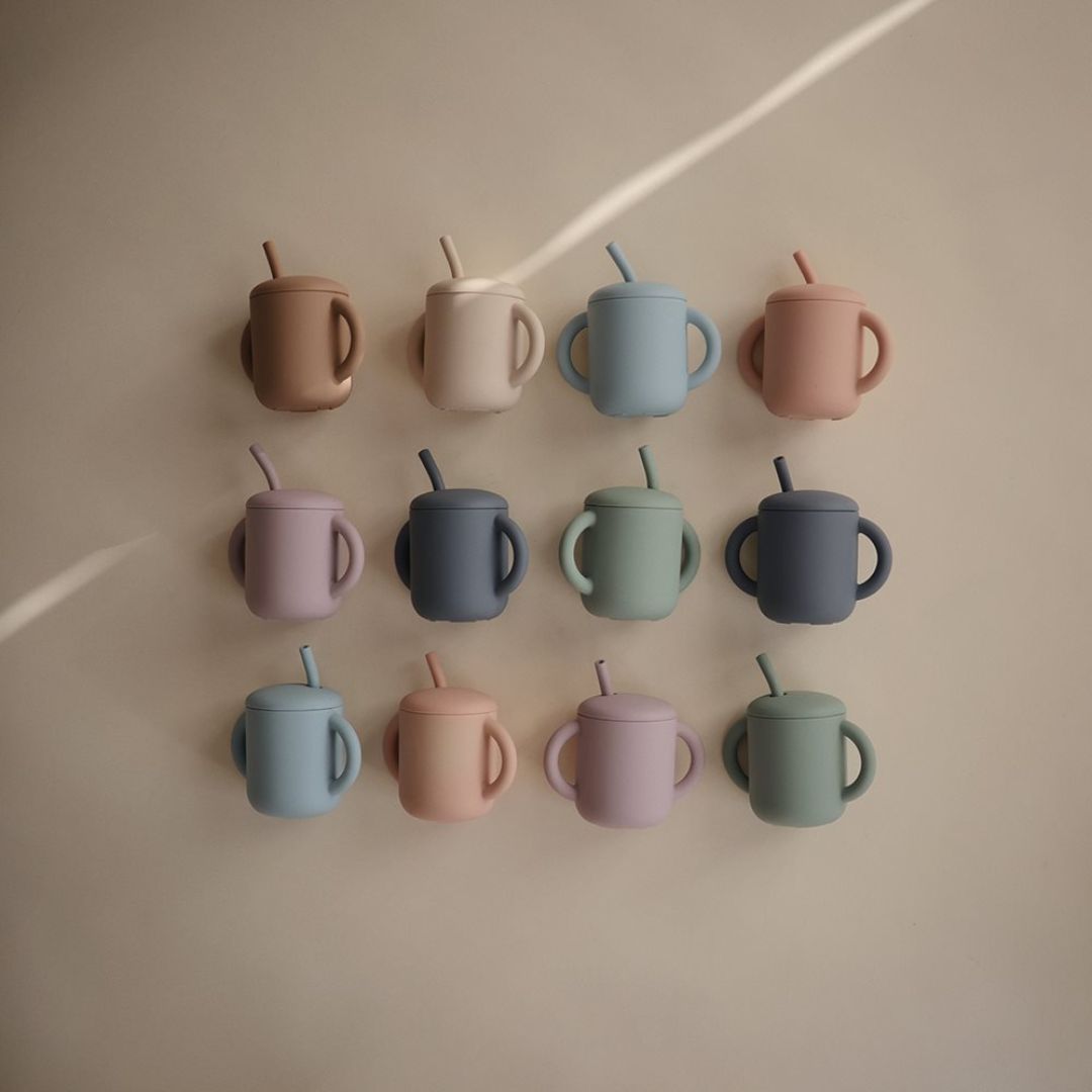 Mushie® Silikonski kozarček s slamico Cambridge Blue