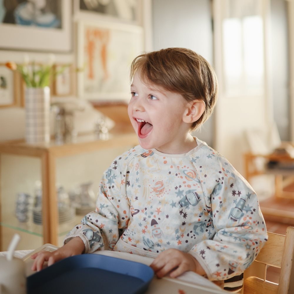 Mushie® Slinček z rokavi Space Mushie