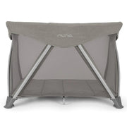 Nuna® Prenosna posteljica Sena™ Aire + rjuha Frost Nuna
