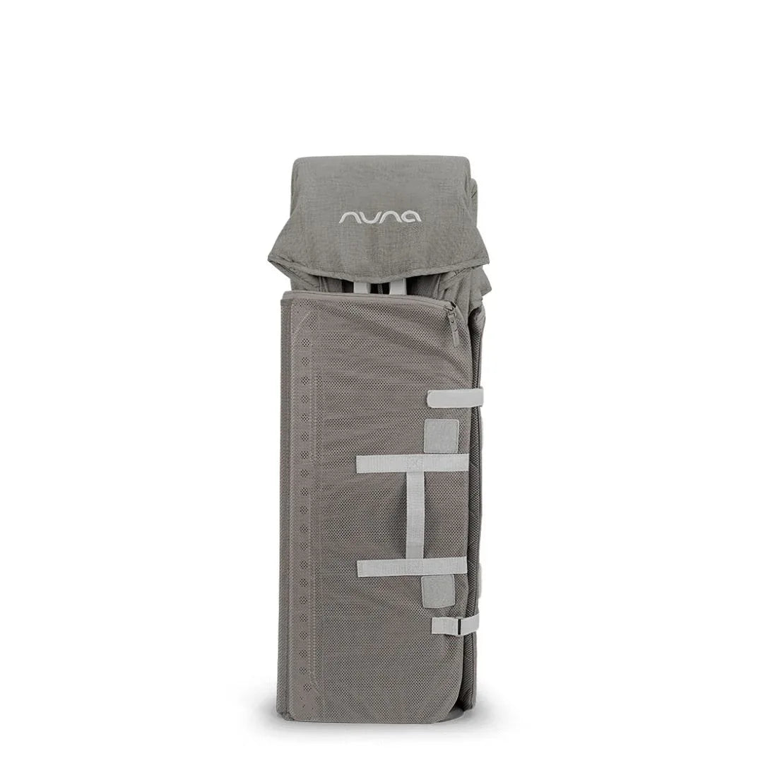 Nuna® Prenosna posteljica Sena™ Aire + rjuha Frost Nuna