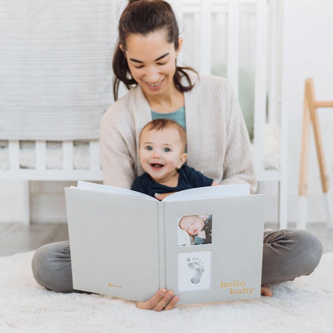 Pearhead® Hello Baby Babybook dnevnik dragocenih spominov Pearhead