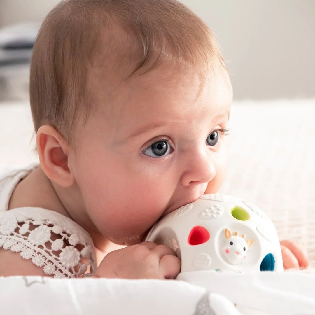 Vulli® Senzorička loptica Sophie la Girafe Senso Ball – slika 3