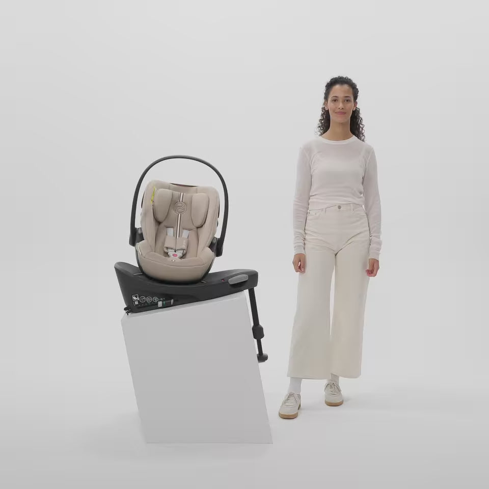 Charger la vidéo : Cybex® Le siège auto pour bébé Cloud G3 i-Size (40-87cm) Comfort Almond Beige